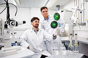 pharma-two_researchers_examining_blood_vessels pharma-two_researchers_examining_blood_vessels