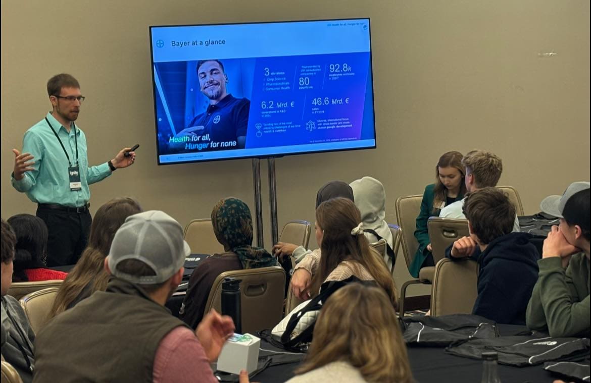 Jonathan Ernst presents to 4-H students at Ignite