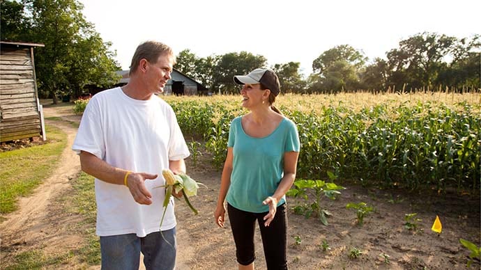 Farmers_at_a_corn_field