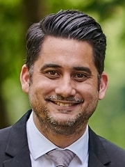 Gustavo Gomez_180x240.jpg