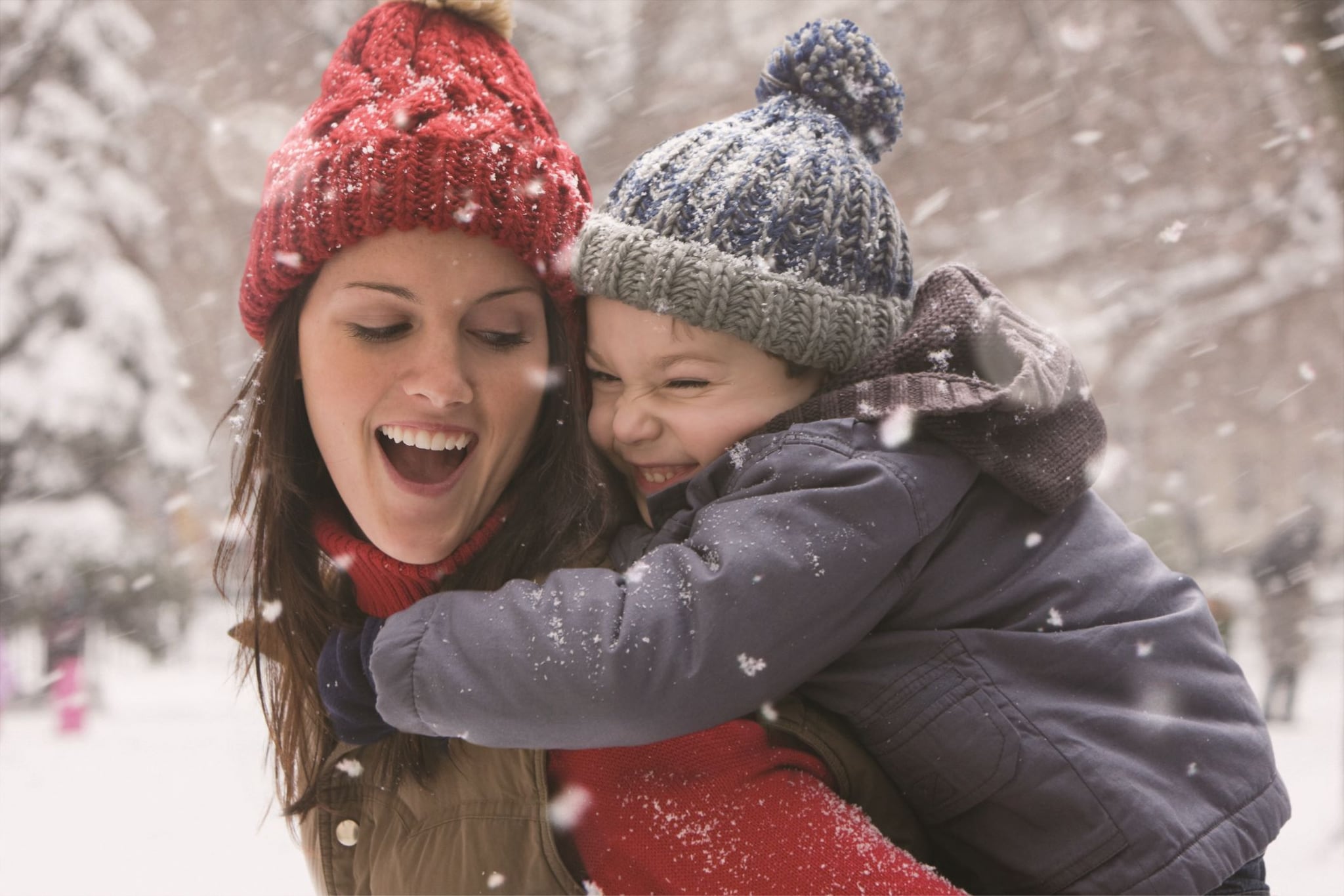 Mother child snow_2119-1413_L.AT.COM.01.2021.10531
