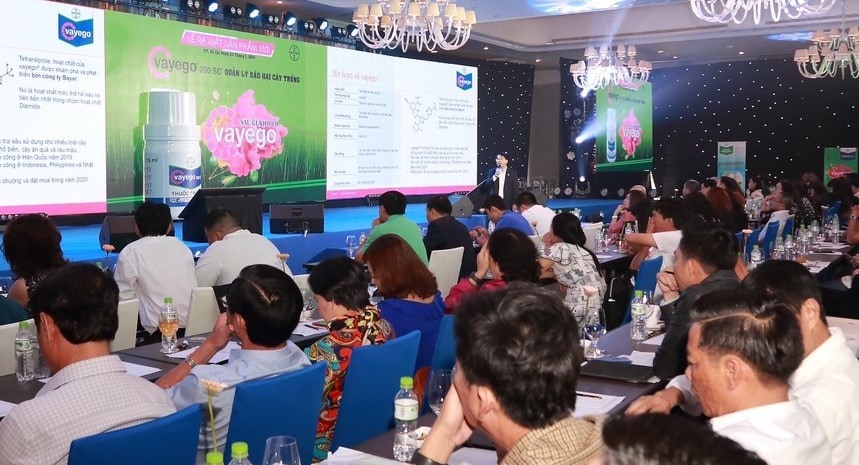 Ho Chi Minh City, 23rd January 2021 – The Crop Science division at Bayer Vietnam has launched Vayego 200SC, a new multi-faceted insecticide that worksagainst caterpillars and addresses the diverse protectional needs of modern farmers. Vayego will help farmers in Vietnam protect their crops in a more efficient way and help them "capture grain from insects" and protect their incomes.